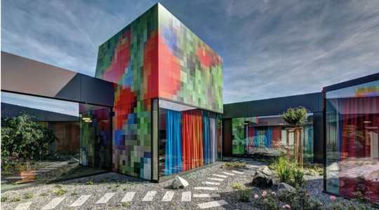 modernes Gebäude mit kreativer Fundermax Fassade